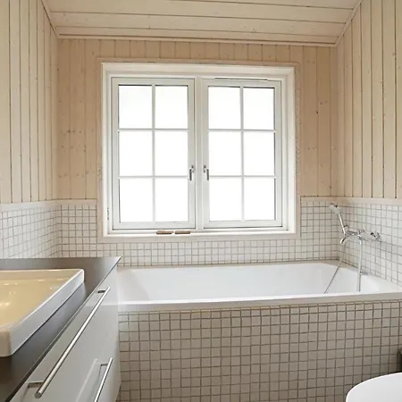 Cozy In Aakirkeby With Wifi * Vester Somarken
